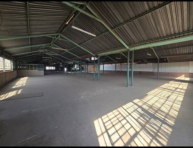 1,595M² WAREHOUSE TO LET IN ANDERBOLT